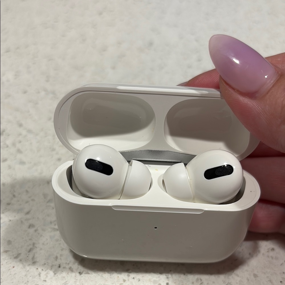 Apple AirPods Pro 1st Gen with Charging Case
